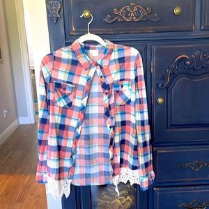 Plaid adorable lightweight long sleeve shirt with lace on bottom.size M shirt